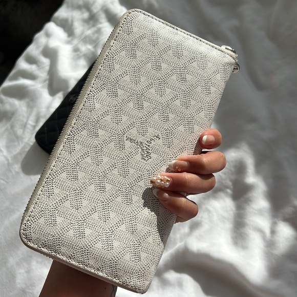 White Goyard Wallet - Picture 3 of 6